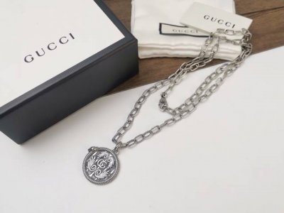 Gucci原版手工织纹链条古奇蛇镶边双G翅膀图案圆牌项链灵蛇造型滚边为吊坠添加点睛之笔刻花图案栩栩如生p
