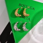Bottega Venenta 新款bv耳环 与众不同的设计 个性十足 颠覆你对传统耳环的印象 使其魅力爆灯
