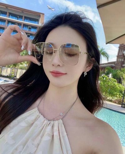 新款:品牌 古奇Gucci女士偏光太阳镜进口合金镜框 高清偏光镜片 双G金属Logo合金镜腿 高端定制设计 戴上超有范 旅游开车必备品 编号 7210
