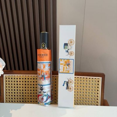 爱马仕 HermèS 新款 极品H家三折自动伞重磅呈现 以其精湛的工艺技术和源源不断的想像力 新涂层技术伞布 带来令人惊喜的遮光效果 让防晒及隔热性能更优保障