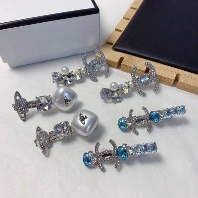 一对Chanel小香 西太后发夹 新款捷克钻Logo边夹刘海夹压夹日常精致小单品 气质百搭小仙女必入单品 宝藏款 闭眼入推荐款