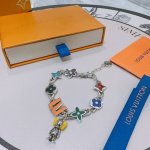正品新款高品质Lv路易威登手链原单货专柜新款开模复古潮流时尚必备 男女均可佩戴 情侣款同款 摇滚朋克泰银风格 复古元素 潮流百搭 官网同款项链最新款链条档次更高