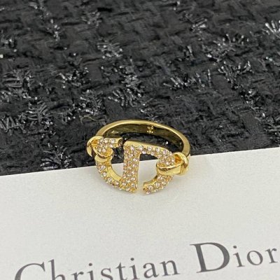 热销新款戒指上新独家高端品质实拍图不是市面上的普货重工电度360°无死角体现Logo标志简单大方每一处细节都无漏洞做工精致细腻这怎么搭都美