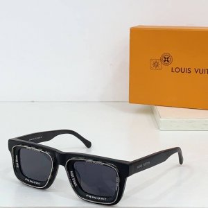 Louis Vuitto* 原版一比一，全网唯一对板板本。 正板字体。 Model：Z2442U Size：50-24-145