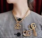 我们出品 最爱的Vintage量大咨询客Fu 香 熔岩胸针 非常推荐“流行稍纵即逝，风格永存”这就是Vintage的魅力！可遇而不可求这句话用在Ch Nel V