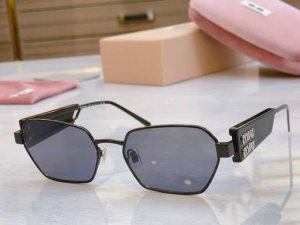 p100，【Miu Mi*】缪缪新款太阳镜，Model:Smu 53Ws，Size：58口18-140