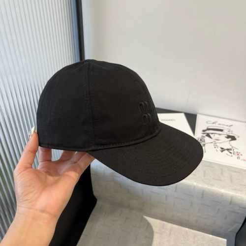 60￥ miumiu缪缪鸭舌帽