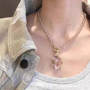 西太后 Vivienne 水晶项链 闭眼准入没错 彩钻镶嵌 纯王粹冠球经是典的象征 闪土耀星环勾未勒来波光转流间 开启一场未与来的崭新际遇 我采们用特定华施洛水