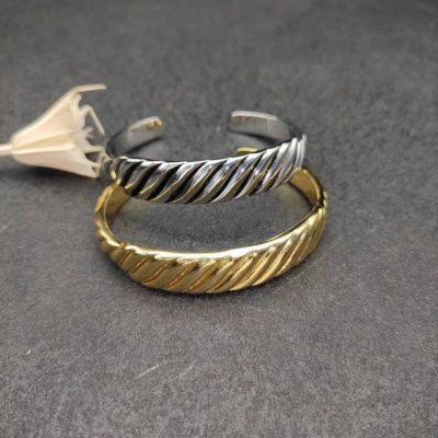 上新 David Yurman 12.9Mm波浪手镯。有金色银色两款。建议适合佩戴的手围15-20Cm 编号Dysz-118-119