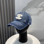 香奈儿 新款洗水牛仔棒球帽 火爆技术升级 洗水牛仔风街头风十足 更符合现在时尚小哥哥小姐姐的Style 机场街拍超飒