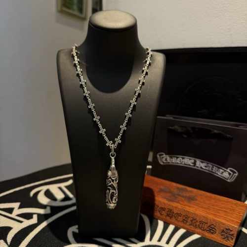 专柜品质 Chrome Hearts克罗心十字架项链，藤蔓圆柱吊坠 凹凸造型不同的花纹设计风格 呈现出与众不同 十字架 童军花是克罗心的志 所以更经久不衰 正品