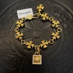 新款 专柜品质 Chrome Hearts克罗心十字花方牌手链 快手 Ins 小红书热门 凹凸造型不同的花纹设计风格呈现出与众不同 十字架童军花是克罗心的标志