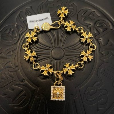 新款 专柜品质 Chrome Hearts克罗心十字花方牌手链 快手 Ins 小红书热门 凹凸造型不同的花纹设计风格呈现出与众不同 十字架童军花是克罗心的标志
