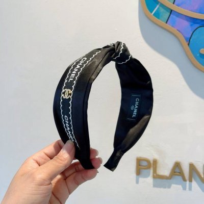 配包装 chanel 香奈儿 最新款小香发箍 新品巨显脸小头箍 网红爆款推荐 搭配高端双 Logo 超精致时尚百搭