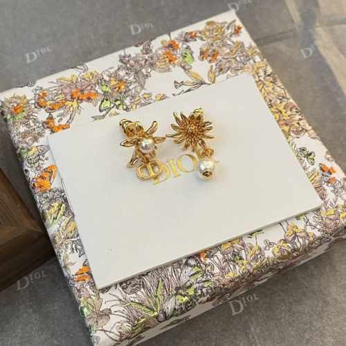 迪奥D家向日葵珍珠耳钉 同款材质 925银针