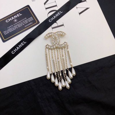 chanel 最经典 最百搭 最特色的胸针 Brooch 浓浓的大牌时尚感 实物赞爆了 随便你想别哪里 别外套，西装，鞋子，领口，帽子 你能想象得到 它都能给你