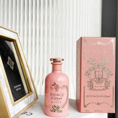 专柜品质 古驰仙女颂 Gucci炼金术士花园 新款香水 gucci这款新的炼金术士花园中的一员 可以说勇敢的叫了一个响当当的名字 仙女颂 前调 赤素馨花 鸡蛋花