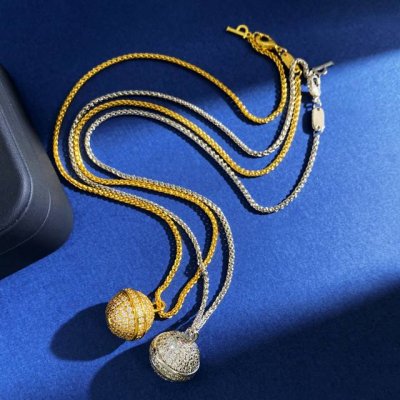 piaget伯爵欧美风时尚满钻金属球立体吊坠项链 黄铜材料电镀18K金 2个色：金色 银色