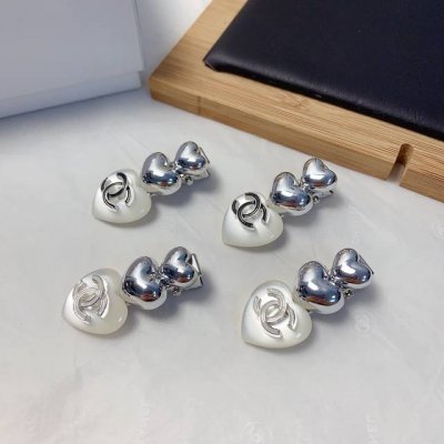 chanel小香 chanel发夹 爱心Logo边夹刘海夹压夹日常精致小单品 气质百搭小仙女必入单品 宝藏款 闭眼入推荐款 一对