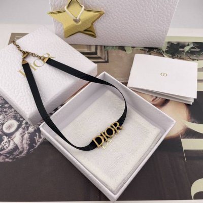 我们出品 D 复古Dor织带Choker ZP3300 现货秒发 非常经典的设计来吧 你们一直在找的Choker现货 复古做旧工艺非常的特别 特别定制得Z一致织