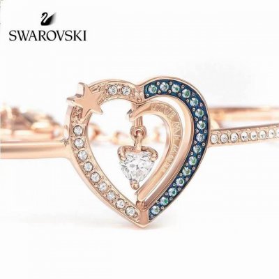 施华洛世奇Swarovski 星夜蜜语 浪漫心形手镯 支持京东直邮！这款让人想起在星夜之下的回忆，以及厮守一生的承诺，加上多种款式的Swarovski仿水晶，为