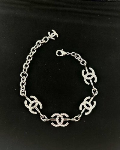 编号5111-1 chanel 银色古巴链双C满钻可调节手链