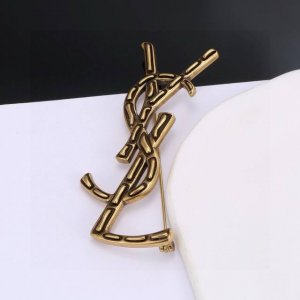 圣罗兰 胸针 原装黄铜材质 Yves Saint Laurent 创立于1961年 优雅抽象大胆别致的设计风格使它成为奢华时尚界著名的品牌之一 引领精致 时尚