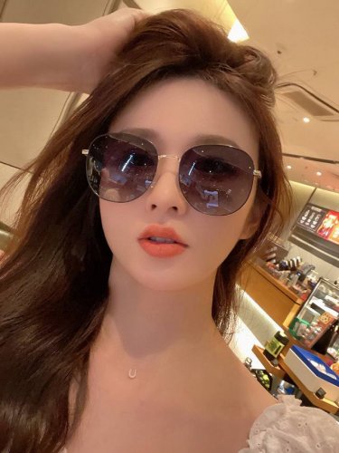 Chanel 香奈儿 潮流爆款 时尚大框太阳镜 佩戴舒适 网红潮款墨镜 型号：Ch9819