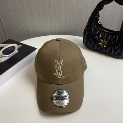 ysl圣罗兰 专柜同款原单 字母刺绣棒球帽 韩系风 一款简单休闲风的棒球帽 是牛仔的款式 减龄百搭 适配度很高！ 简单随性~ 字母刺绣部分也很精细 出街拍照拗造