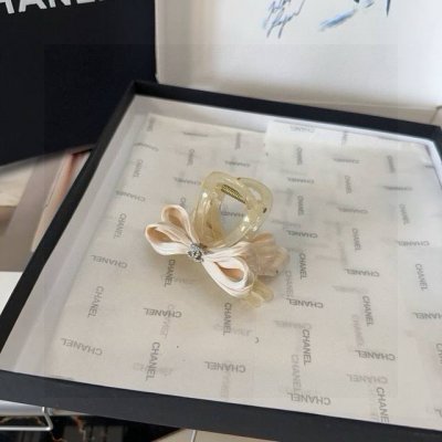 配包装盒 Chanel 香奈儿 新款小香抓夹，夏日小清新系列，简单又百搭！小仙女必入哦