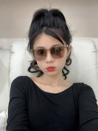 Gucci古驰 Gg方框太阳镜 完美品质 独特设计 适合各种脸型 亮相时装周 超时尚百搭 实物精致 情侣款 男女均可佩戴 型号 G0514
