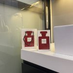 110原单品质 香奈儿圣诞节限量版香水100Ml，浓香全球限量2500瓶！与众不同，才能脱颖而出。红瓶送佳人，抱得美人归梦露说：我只穿五号睡觉。而现在五号出圣诞
