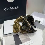 配包装盒 Louis Vuitton 路易威登 驴家新品发箍，经典Lv标志，简单大气，特别吸睛，超火爆小单品，潮人必备