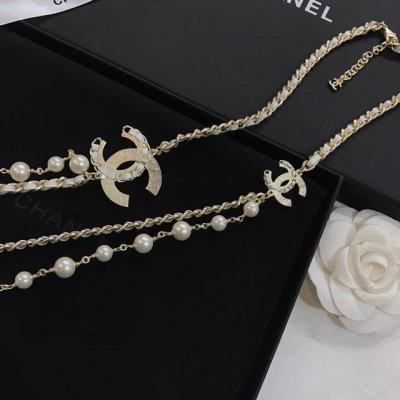 秋冬毛衣链香奈儿Chanel 毛衣链 原单狠货 进出专柜无压力，代购级别 Ch Nel 香奈儿经典喷砂质感 原版金 珍珠毛衣链，美呀，正品9Xxxp，这款绝对是