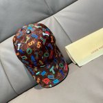 配盒子布袋 Lv路易威登新款原单棒球帽 字母丝印 1:1开模订制 原版丝印绸缎面料+头层牛皮 时尚帅气质量超赞 随机剪裁 基础头围56 贴片可调节