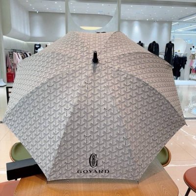 goyard 戈雅 直杆长伞 经典图案 经典款火爆来袭 专柜夏季热销款 新涂层技术深色伞布 带来令人惊喜的遮光效果 让防晒及隔热性能更优保障 搭配设计师精心挑选