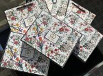 专柜品质 Gucci滚珠礼盒Gucci滚珠香水 小小一支超可爱 温暖的冬日时光 给约会加分 gucci滚珠六件套礼盒 每只规格7.4Ml 专柜正装 配礼袋 内含