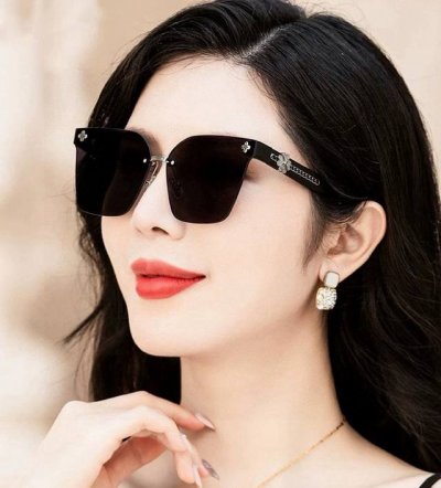 香奈儿 2025开春新款 潮流爆款 时尚方框太阳镜 高品质 佩戴舒适 网红潮款墨镜 女士高清加厚偏光太阳镜 高品质Tr镜框 型号：Ch8101