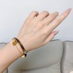 新品 原单货 Lv中性款钥匙锁头四叶草皮革手镯Louis Vuitton 路易威登 专柜一致材质 火爆款出货 设计独特 复古前卫。手镯14K精工保色版 从上市以