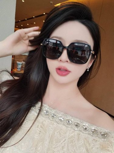 Hermes 爱马仕 2025开春新款原版出货 网红超爆款经典奢华全球风[亲亲] 时尚方框太阳镜 气质非凡 经典连体大框款式太阳眼镜[篮球] 顶级品质 奢华Lo