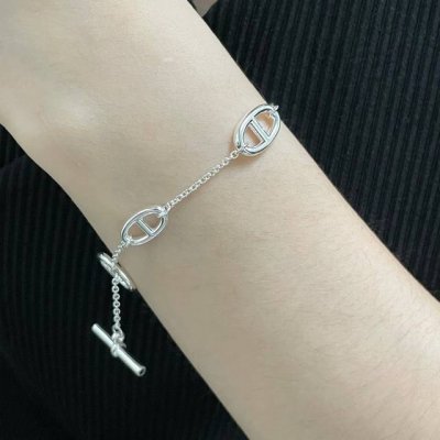 此款调价925 爱马仕猪鼻子手链，高级精工版，高端定制 女神 都爱 1:1超精赞 各路女神 明星 同款 高端925纯银镀金，K金质感，上身真的赞爆