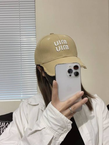配防尘袋. Miumiu缪缪 新款牛仔订单款刺绣棒球帽大牌款超好搭配 赶紧入手