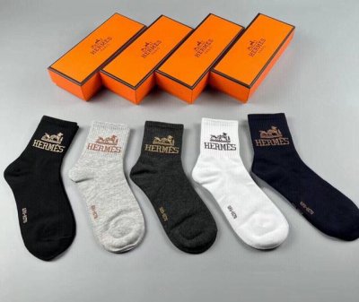 特批50 Hermes · 爱马仕大H新品男款春夏款袜子【一盒五双】提花经典马车标志，纯棉材质制造，透气舒适，超级Nice超火爆小单品，大牌出街，潮人必备超好搭