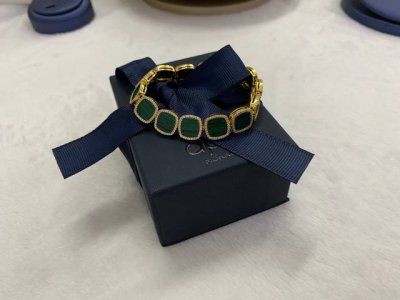 Apm Monaco官方孔雀石手镯高贵典雅奢华镯子首饰生日礼物。