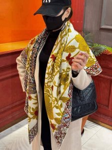 羊绒新款买了都说好看推荐爱马仕双面同色羊绒方巾 美洲豹与蜂鸟双面同色140 顶级工艺超值爱马仕专柜爆款立体呈现图案纹路实物档次极高特殊工艺高端研发惊艳问世特殊尖