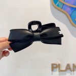 配包装P60 chanel（香奈儿） 新款复古皮质抓夹 鸭嘴夹发夹，经典字母Logo弹簧夹， 超精致，转图必爆哈！专柜出货