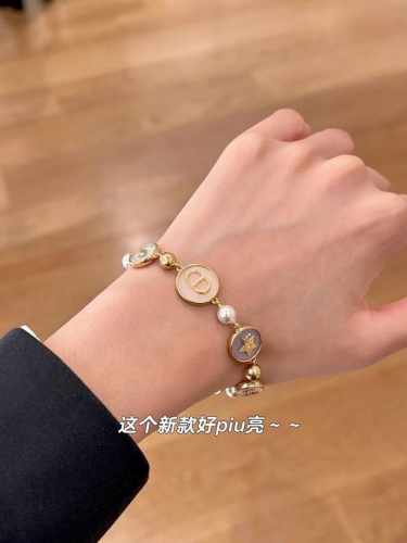 我们出品 Zp8320，量大咨询客Fu Dor迪奥多彩小圆手链 25早春最新款绝美系列！全网首发老规矩先买先得！天啊太太太甜太好看啦马卡龙配色清新甜美！绝绝子巨