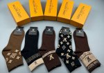 特 Louis Vuitton 路易威登驴家新品袜子 一盒五双 驴家经典Logo 纯棉材质制造 透气舒适 超级Nice超火爆小单品 大牌出街 潮人必备超好搭