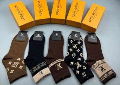 特 Louis Vuitton 路易威登驴家新品袜子 一盒五双 驴家经典Logo 纯棉材质制造 透气舒适 超级Nice超火爆小单品 大牌出街 潮人必备超好搭