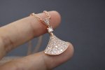 爱在七夕、礼物专场 Bvlgari 宝格丽 玫瑰金满钻裙子锁骨项链 来源于古罗马精致的马赛克图案，进口镶钻扇形裙子，精致的裙子项链彰显女醒魅力的本质。 玫瑰金厚